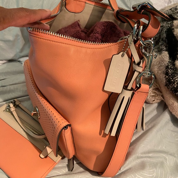 Coach purse and wallet. - Picture 3 of 11